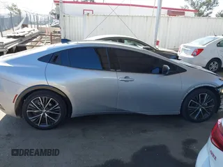 2024 Toyota Prius LE z VIN JTDACAAU0R3034244, wystawiony jako IAAI lot #42312682 z przebiegiem 4 102 mil mil oraz . Historia ofert i sprzedaży dostępna na DreamBid. Obrazek 14.