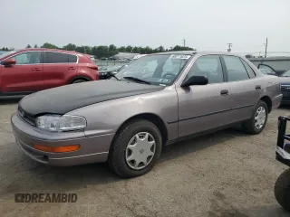 1992 Toyota Camry z VIN 4T1SK11E8NU009222, wystawiony jako Copart lot #60811625 z przebiegiem 143 925 mil mil oraz Czysty tytuł • Clean title. Historia ofert i sprzedaży dostępna na DreamBid. Obrazek 1.