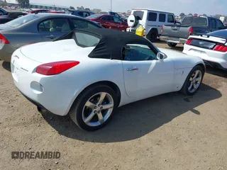 2006 Pontiac Solstice z VIN 1G2MB33B96Y101689, wystawiony jako IAAI lot #41891437 z przebiegiem 108 295 mil mil oraz . Historia ofert i sprzedaży dostępna na DreamBid. Obrazek 4.