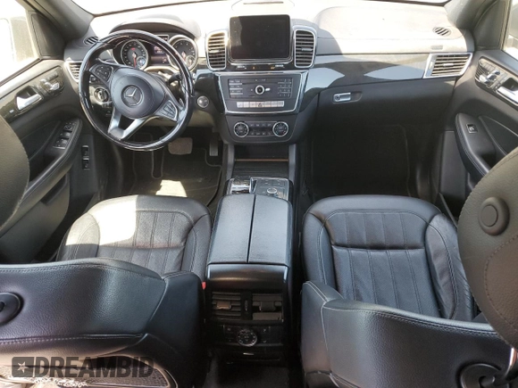 2017 Mercedes-Benz GLS 450 z VIN 4JGDF6EE3HA854652, wystawiony jako Copart lot #54886445 z przebiegiem 129 672 mil mil oraz Szkoda całkowita • Salvage title. Historia ofert i sprzedaży dostępna na DreamBid. Obrazek 8.