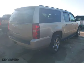 2008 Chevrolet Suburban LT w/3LT with VIN 3GNFC16058G131809, listed as a IAAI auction lot 41970742 with 208,767 mi miles. Bid and sale history available at carsss.com. Image 4.