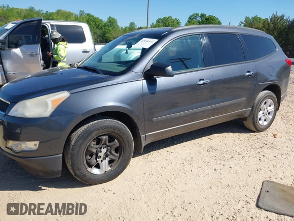 2012 Chevrolet Traverse LS z VIN 1GNKRFED8CJ294587, wystawiony jako IAAI lot #42054914 z przebiegiem 170 136 mil mil oraz . Historia ofert i sprzedaży dostępna na DreamBid. Obrazek 2.
