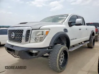 2016 Nissan Titan Platinum Reserve z VIN 1N6BA1F21GN513109, wystawiony jako Copart lot #56116825 z przebiegiem 94 263 mil mil oraz Tytuł czysty. Historia ofert i sprzedaży dostępna na DreamBid. Obrazek 1.