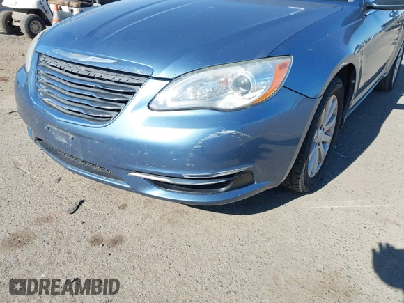 2011 Chrysler 200 Touring z VIN 1C3BC1FG8BN571336, wystawiony jako IAAI lot #42306110 z przebiegiem 154 913 mil mil oraz . Historia ofert i sprzedaży dostępna na DreamBid. Obrazek 6.