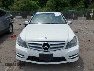 2013 Mercedes-Benz C 300 Sport с VIN WDDGF8AB1DA793939, выставлен на аукционе IAAI как лот 42537158 с пробегом 211 600 миль миль и . История ставок и продаж доступна на DreamBid. Изображение 12.