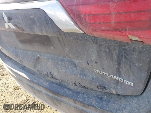 2018 Mitsubishi Outlander ES z VIN JA4AZ3A35JZ058407, wystawiony jako IAAI lot #41428922 z przebiegiem 141 701 mil mil oraz . Historia ofert i sprzedaży dostępna na DreamBid. Obrazek 20.