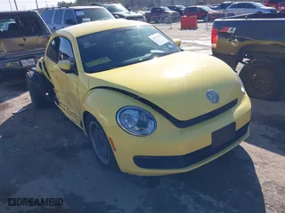 2012 Volkswagen Beetle 2.5L with VIN 3VWJX7AT4CM614212, listed as a IAAI auction lot 41477306 with 1 mi miles. Bid and sale history available at carsss.com. Image 1.