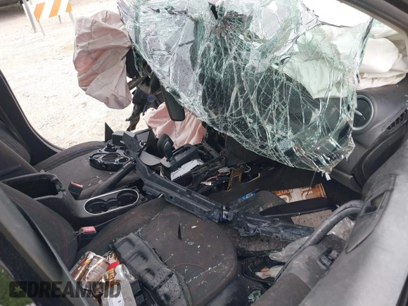 2018 Ford Fiesta SE z VIN 3FADP4BJ3JM135908, wystawiony jako IAAI lot #40003965 z przebiegiem Nie podano mil oraz . Historia ofert i sprzedaży dostępna na DreamBid. Obrazek 5.