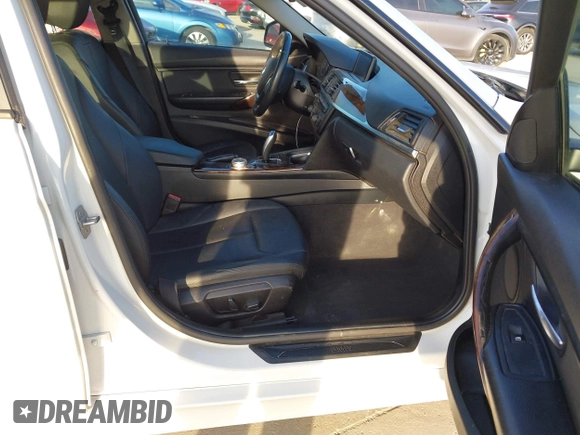 2015 BMW 3 Series 328i с VIN WBA3C1C59FK120021, выставлен на аукционе IAAI как лот 42579388 с пробегом 204 475 миль миль и . История ставок и продаж доступна на DreamBid. Изображение 5.