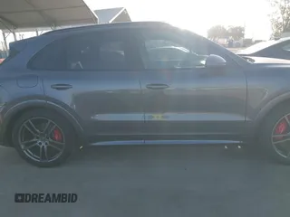 2021 Porsche Cayenne GTS z VIN WP1AG2AY0MDA35148, wystawiony jako IAAI lot #41949459 z przebiegiem 12 844 mil mil oraz . Historia ofert i sprzedaży dostępna na DreamBid. Obrazek 13.