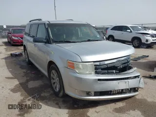 2011 Ford Flex SE with VIN 2FMGK5BC2BBD23332, listed as a IAAI auction lot 41733455 with 204,104 mi miles. Bid and sale history available at carsss.com. Image 1.