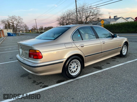 1998 BMW 5 Series 528iA with VIN WBADD6320WBW46302, listed as a Copart auction lot 45062025 with 42,667 mi miles and Salvage Title. Bid and sale history available at carsss.com. Image 4.