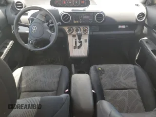 2013 Scion xB z VIN JTLZE4FE2DJ033668, wystawiony jako Copart lot #56171585 z przebiegiem 117 646 mil mil oraz Szkody całkowita. Historia ofert i sprzedaży dostępna na DreamBid. Obrazek 8.