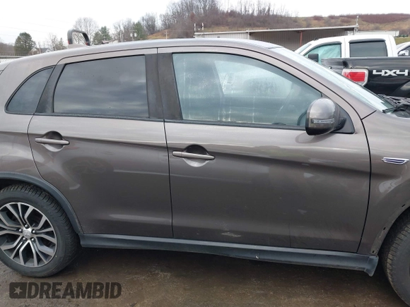 2019 Mitsubishi Outlander ES z VIN JA4AR3AU8KU032942, wystawiony jako IAAI lot #41018878 z przebiegiem 102 263 mil mil oraz . Historia ofert i sprzedaży dostępna na DreamBid. Obrazek 14.
