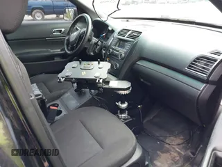 2016 Ford Police Interceptor Utility z VIN 1FM5K8AR6GGA19144, wystawiony jako IAAI lot #42199096 z przebiegiem 148 808 mil mil oraz . Historia ofert i sprzedaży dostępna na DreamBid. Obrazek 5.
