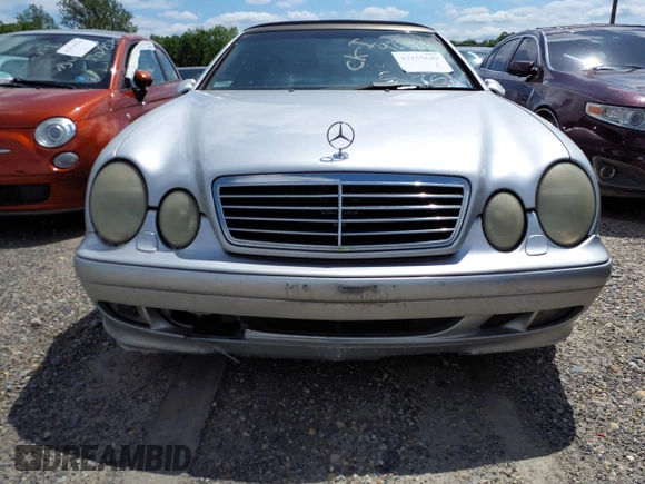 2003 Mercedes-Benz CLK 320 z VIN WDBLK65G23T142769, wystawiony jako IAAI lot #42155649 z przebiegiem 106 644 mil mil oraz . Historia ofert i sprzedaży dostępna na DreamBid. Obrazek 12.