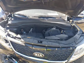 2014 Kia Sorento LX with VIN 5XYKTCA66EG483726, listed as a IAAI auction lot 41829970 with 102,294 mi miles and . Bid and sale history available at carsss.com. Image 10.