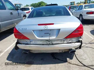 2005 Mercedes-Benz SL 500 z VIN WDBSK75F55F098924, wystawiony jako IAAI lot #42215237 z przebiegiem 211 102 mil mil oraz . Historia ofert i sprzedaży dostępna na DreamBid. Obrazek 16.