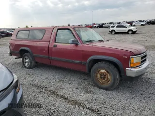1996 Dodge Dakota z VIN 1B7FL26X0TS581123, wystawiony jako Copart lot #55069395 z przebiegiem 133 707 mil mil oraz Szkoda całkowita • Salvage title. Historia ofert i sprzedaży dostępna na DreamBid. Obrazek 4.