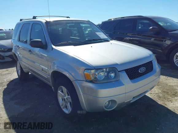 2005 Ford Escape Hybrid with VIN 1FMCU95H45KD16867, listed as a IAAI auction lot 41661311 with 206,698 mi miles. Bid and sale history available at carsss.com. Image 1.