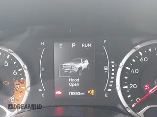 2017 Jeep Renegade Latitude z VIN ZACCJBBB5HPF98077, wystawiony jako IAAI lot #42323925 z przebiegiem 78 893 mil mil oraz . Historia ofert i sprzedaży dostępna na DreamBid. Obrazek 7.