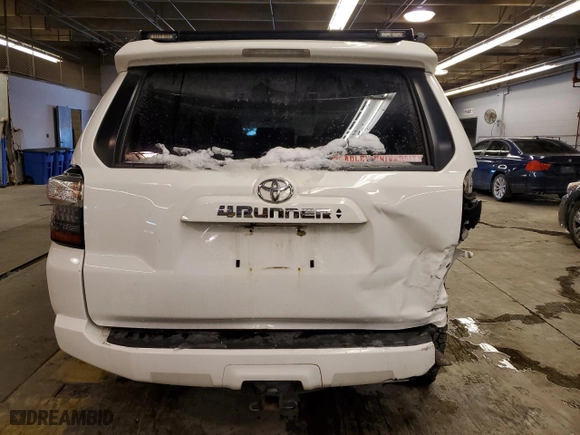 2020 Toyota 4Runner SR5 with VIN JTEBU5JRXL5748135, listed as a Copart auction lot 44117135 with 85,043 mi miles and Salvage Title. Bid and sale history available at carsss.com. Image 6.