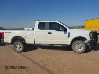 2017 Ford F-250 XLT with VIN 1FT7X2B67HEB92247, listed as a IAAI auction lot 42256813 with 137,486 mi miles and . Bid and sale history available at DreamBid. Image 12.