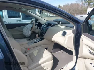 2016 Nissan Murano SL z VIN 5N1AZ2MH2GN121451, wystawiony jako IAAI lot #41950968 z przebiegiem 96 298 mil mil oraz . Historia ofert i sprzedaży dostępna na DreamBid. Obrazek 5.
