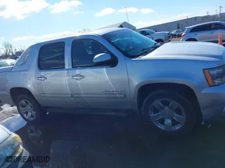2012 Chevrolet Avalanche LS with VIN 3GNTKEE74CG143616, listed as a IAAI auction lot 41818073 with 209,041 mi miles. Bid and sale history available at carsss.com. Image 13.