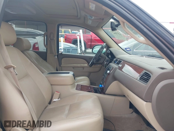 2011 Chevrolet Tahoe LTZ z VIN 1GNSCCE08BR394055, wystawiony jako IAAI lot #42171847 z przebiegiem 112 163 mil mil oraz . Historia ofert i sprzedaży dostępna na DreamBid. Obrazek 5.