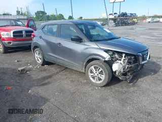 2020 Nissan Kicks S z VIN 3N1CP5BV1LL544239, wystawiony jako IAAI lot #42071513 z przebiegiem 89 921 mil mil oraz . Historia ofert i sprzedaży dostępna na DreamBid. Obrazek 1.