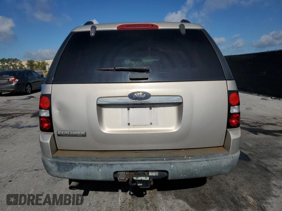 2007 Ford Explorer XLT z VIN 1FMEU73867UA47570, wystawiony jako Copart lot #56830095 z przebiegiem 207 932 mil mil oraz Szkoda całkowita • Salvage title. Historia ofert i sprzedaży dostępna na DreamBid. Obrazek 6.