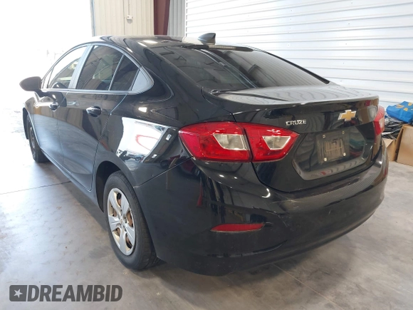 2017 Chevrolet Cruze LS z VIN 1G1BC5SM4H7270275, wystawiony jako IAAI lot #42484111 z przebiegiem 90 589 mil mil oraz . Historia ofert i sprzedaży dostępna na DreamBid. Obrazek 3.