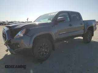 2020 Toyota Tacoma SR5 z VIN 3TMAZ5CN8LM126431, wystawiony jako Copart lot #56073545 z przebiegiem 27 612 mil mil oraz Szkoda całkowita • Salvage title. Historia ofert i sprzedaży dostępna na DreamBid. Obrazek 1.