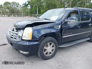 2007 Cadillac Escalade ESV z VIN 1GYFK66897R288492, wystawiony jako IAAI lot #41935413 z przebiegiem 205 756 mil mil oraz . Historia ofert i sprzedaży dostępna na DreamBid. Obrazek 6.