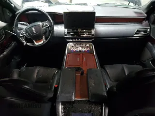 2022 Lincoln Navigator Standard z VIN 5LMJJ3NT2NEL08277, wystawiony jako Copart lot #37306614 z przebiegiem 47 572 mil mil oraz . Historia ofert i sprzedaży dostępna na DreamBid. Obrazek 8.