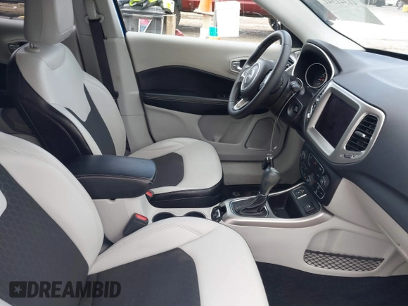 2017 Jeep Compass Latitude z VIN 3C4NJCBB4HT668787, wystawiony jako IAAI lot #41341341 z przebiegiem 86 026 mil mil oraz . Historia ofert i sprzedaży dostępna na DreamBid. Obrazek 5.