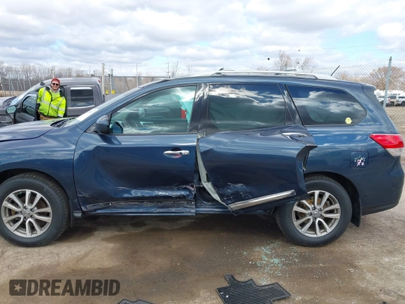 2014 Nissan Pathfinder SL with VIN 5N1AR2MM2EC712191, listed as a IAAI auction lot 42026657 with 157,534 mi miles and . Bid and sale history available at carsss.com. Image 14.