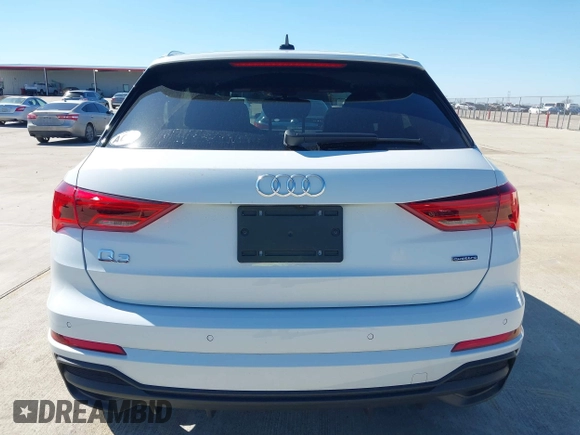 2024 Audi Q3 S line Premium Plus z VIN WA1EECF32R1141891, wystawiony jako IAAI lot #41668111 z przebiegiem 1426 mil mil oraz . Historia ofert i sprzedaży dostępna na DreamBid. Obrazek 16.