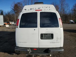1999 Chevrolet Express with VIN 1GBFG15R5X1100445, listed as a Copart auction lot 82358104 with 154,515 mi miles and Clean Title. Bid and sale history available at carsss.com. Image 6.