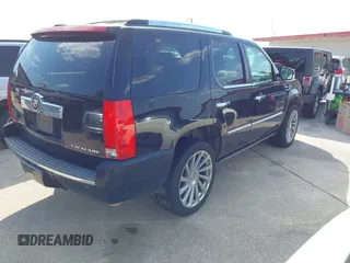 2008 Cadillac Escalade z VIN 1GYFK63818R272860, wystawiony jako IAAI lot #42250157 z przebiegiem 211 457 mil mil oraz . Historia ofert i sprzedaży dostępna na DreamBid. Obrazek 4.
