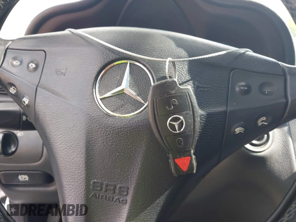 2004 Mercedes-Benz C 230 Kompressor z VIN WDBRN40JX4A612553, wystawiony jako IAAI lot #42255269 z przebiegiem Nie podano mil oraz . Historia ofert i sprzedaży dostępna na DreamBid. Obrazek 12.
