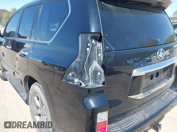 2013 Lexus GX 460 Premium z VIN JTJJM7FX8D5063276, wystawiony jako IAAI lot #41922536 z przebiegiem 162 110 mil mil oraz . Historia ofert i sprzedaży dostępna na DreamBid. Obrazek 18.