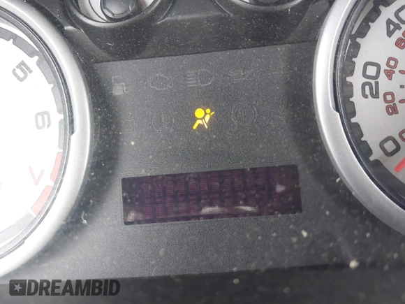 2009 Ford Focus SE z VIN 1FAHP35N19W114402, wystawiony jako IAAI lot #41510501 z przebiegiem Nie podano mil oraz . Historia ofert i sprzedaży dostępna na DreamBid. Obrazek 16.
