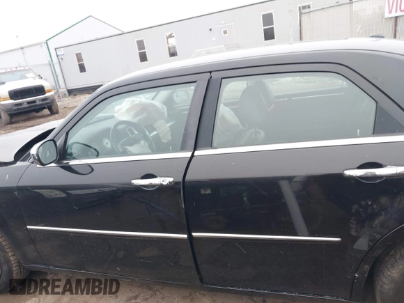 2010 Chrysler 300 Touring with VIN 2C3CK5CV5AH169539, listed as a IAAI auction lot 41560909 with 152,956 mi miles. Bid and sale history available at carsss.com. Image 14.
