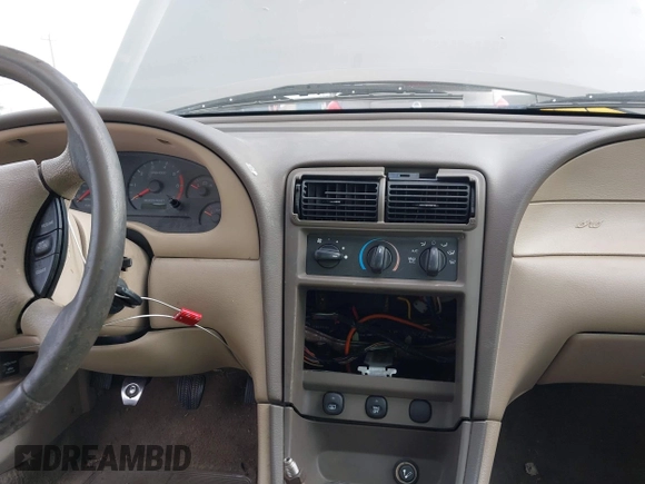 2001 Ford Mustang Standard с VIN 1FAFP40491F205918, выставлен на аукционе IAAI как лот 42221513 с пробегом Не указан миль и . История ставок и продаж доступна на DreamBid. Изображение 6.