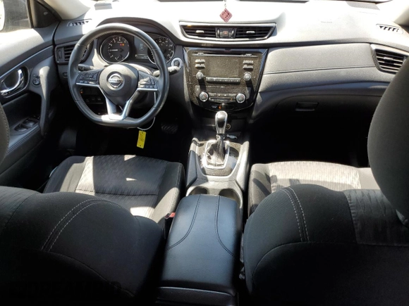 2017 Nissan Rogue SV z VIN KNMAT2MV5HP543165, wystawiony jako Copart lot #53532745 z przebiegiem 136 616 mil mil oraz Szkoda całkowita • Salvage title. Historia ofert i sprzedaży dostępna na DreamBid. Obrazek 8.