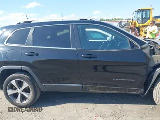 2019 Jeep Cherokee Limited z VIN 1C4PJLDB9KD266654, wystawiony jako IAAI lot #42201832 z przebiegiem 91 326 mil mil oraz . Historia ofert i sprzedaży dostępna na DreamBid. Obrazek 14.