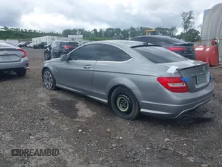 2012 Mercedes-Benz C 250 с VIN WDDGJ4HB5CF745892, выставлен на аукционе IAAI как лот 42347608 с пробегом 109 677 миль миль и . История ставок и продаж доступна на DreamBid. Изображение 3.