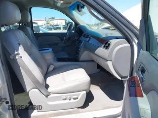 2012 GMC Yukon XL SLT z VIN 1GKS2LE74CR100438, wystawiony jako IAAI lot #42319226 z przebiegiem 172 628 mil mil oraz . Historia ofert i sprzedaży dostępna na DreamBid. Obrazek 5.